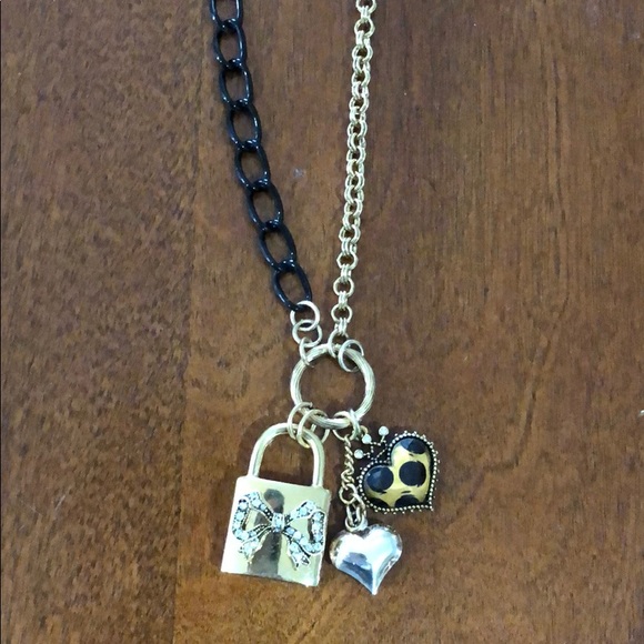 Betsey Johnson necklace - Picture 4 of 4